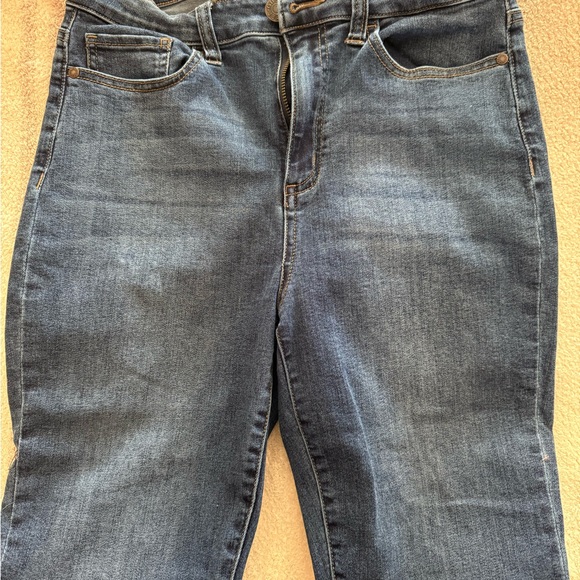 Guess Jeans - Picture 2 of 5